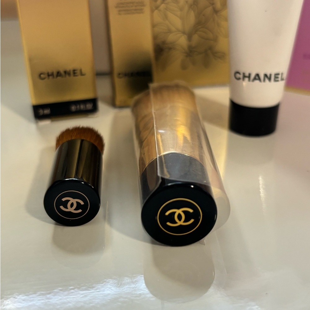 Chanel White Gift Box with contents included! - Picture 2 of 2